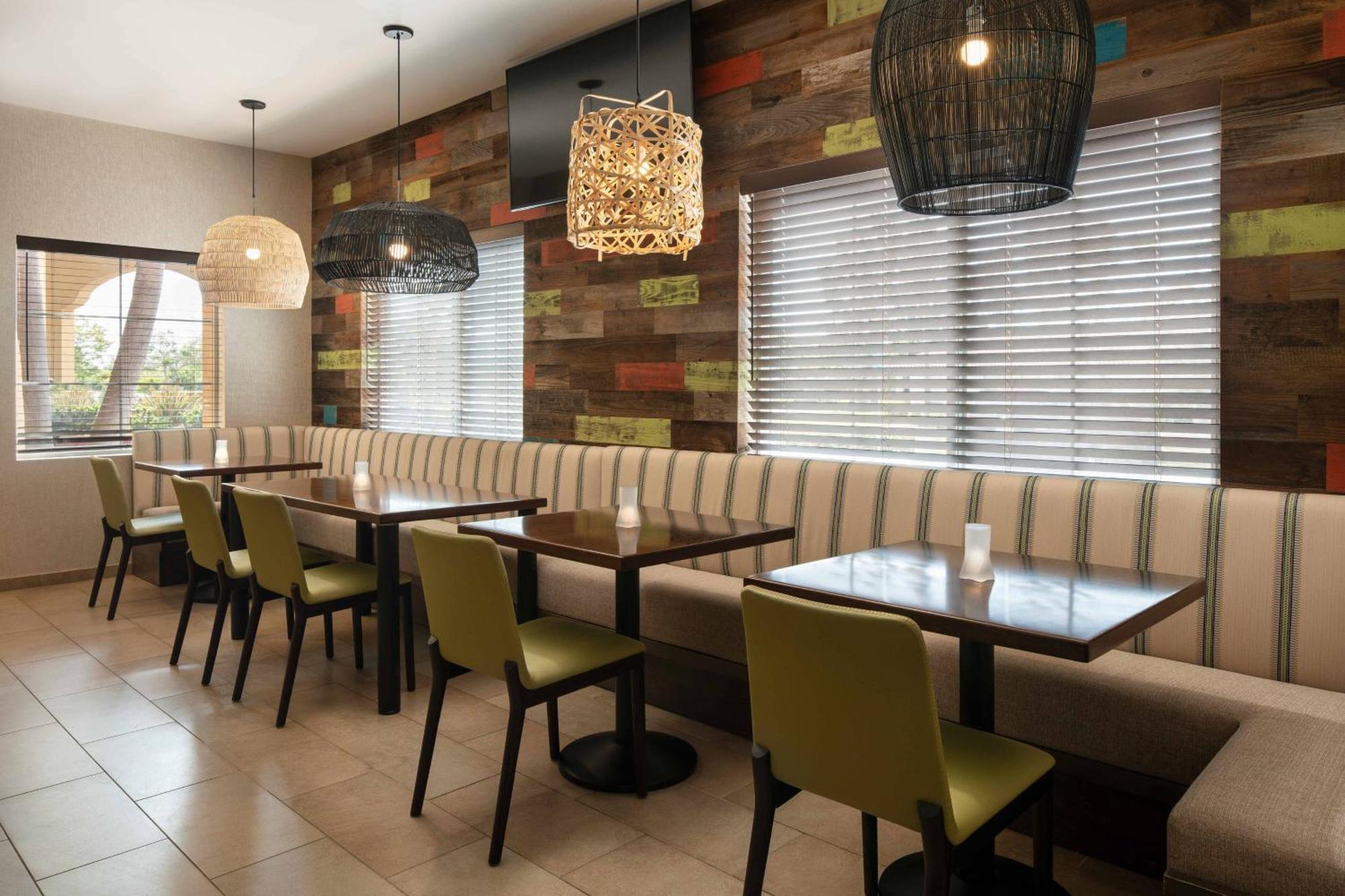 Hotel Courtyard By Marriott Santa Barbara Goleta Exterior foto