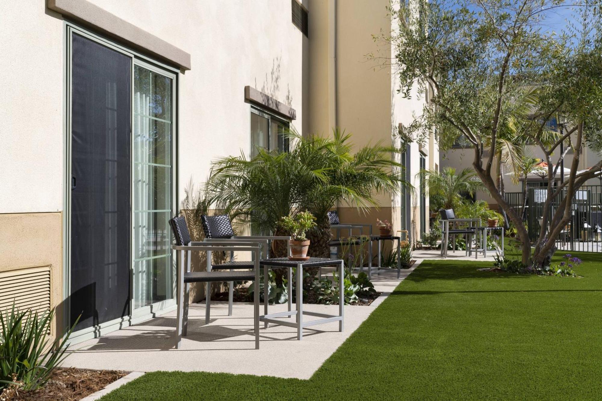 Hotel Courtyard By Marriott Santa Barbara Goleta Exterior foto